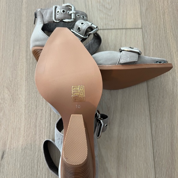 Jeffrey Campbell Hendrix - Picture 6 of 8